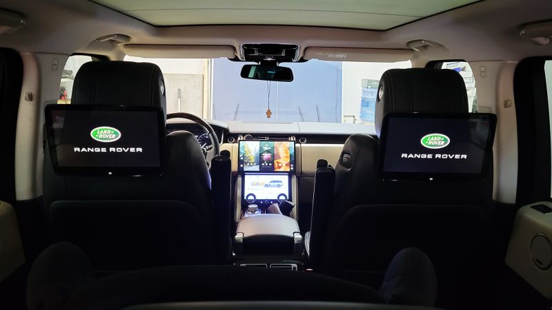 Installation of two hanging monitors with OS Android (Range Rover) sclave mode ― Car smart factory
